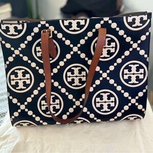 T MONOGRAM CONTRAST EMBOSSED TOTE